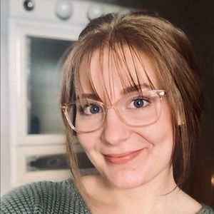 Meet your Posher, Cassandra